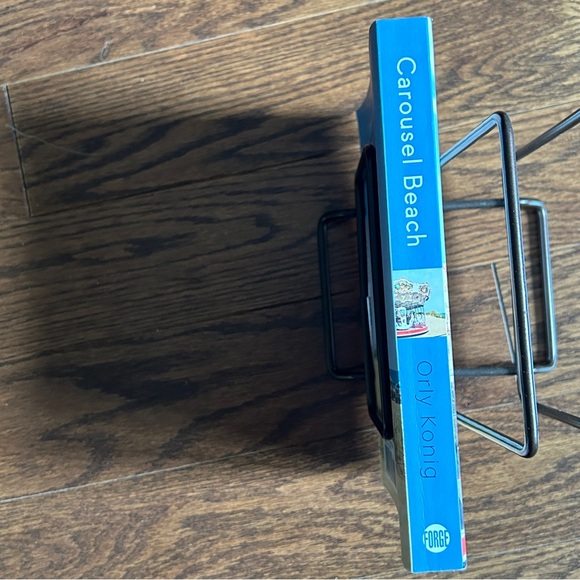 4 books for $16 - CAROUSEL BEACH by Orly Konig - Picture 3 of 4